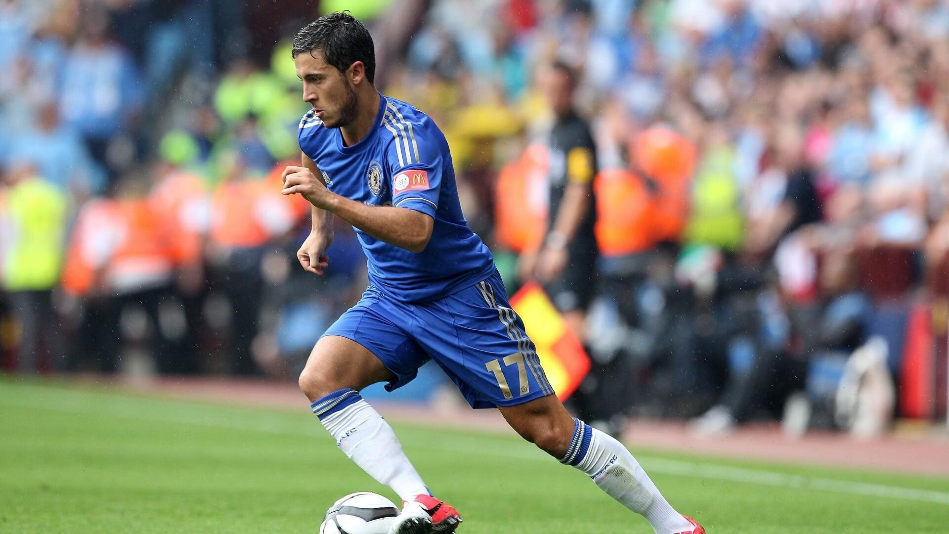 绿茵场外的传奇，当伊拉克碾压南非，金玟哉在篮球西决生死战接管比赛